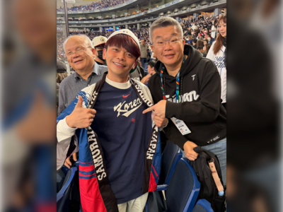蔡阿嘎「穿韓國隊服發功中」　蔡其昌1反應：台灣英雄！萬人狂呼