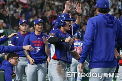 包成那樣還盜壘！陳傑憲代跑太燃了　球迷無奈笑：還用手滑壘