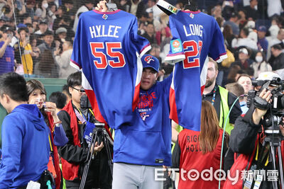 有林家正配球更安心！林維恩賽後暖舉感動球迷　笑虧老將都哭了