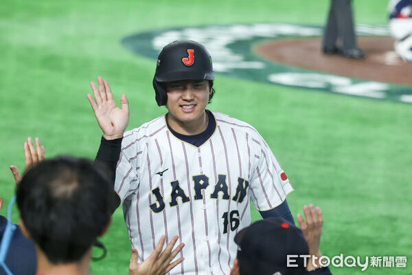 ▲日本隊鈴木誠也全壘打，送回大谷翔平追回2分。（圖／記者林敬旻攝）