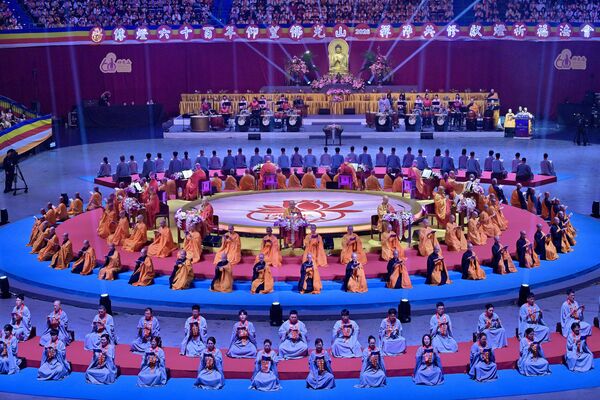 ▲▼台北小巨蛋萬人祈福！佛光山法會登場　慶星雲大師百歲「19國語言祈願」。（圖／主辦單位提供）