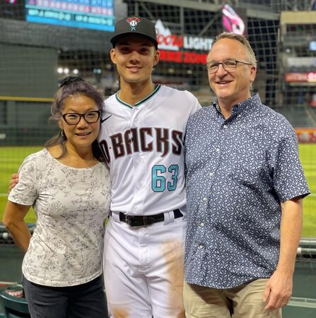 ▲費爾柴德與爸爸媽媽。（圖／翻攝自費爾柴德IG）