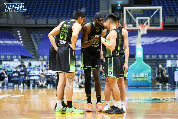 ▲福爾摩沙夢想家總教練簡浩、林俊吉。（圖／TPBL提供）