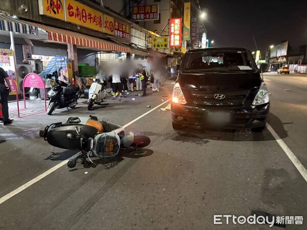 ▲▼高雄死亡車禍，43歲女騎士不治。（圖／記者吳奕靖翻攝）