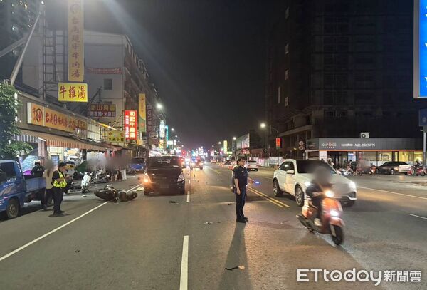 ▲▼高雄死亡車禍，43歲女騎士不治。（圖／記者吳奕靖翻攝）