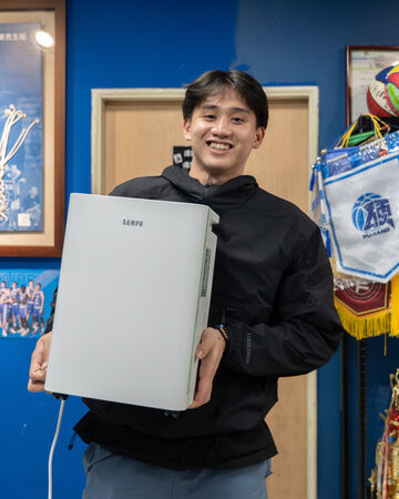 ▲▼林彥廷攜手聲寶捐贈家電物資給母校能仁家商籃球隊。（圖／林彥廷提供）