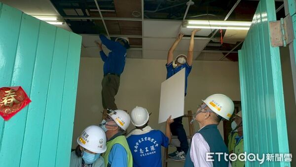 ▲台南市勞工局「做工行善團」志工於婦女節前往北門區為弱勢家庭進行房屋修繕，為偏鄉送上溫暖。（記者林東良翻攝，下同）