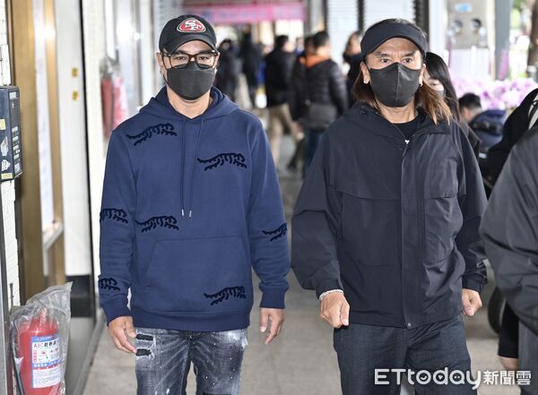 ▲▼袁惟仁靈堂，動力火車到靈堂致意。（圖／記者李毓康攝）