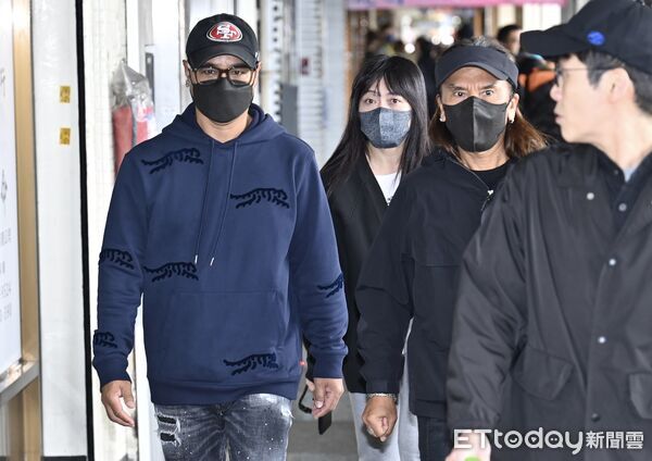 ▲▼袁惟仁靈堂，動力火車到靈堂致意。（圖／記者李毓康攝）