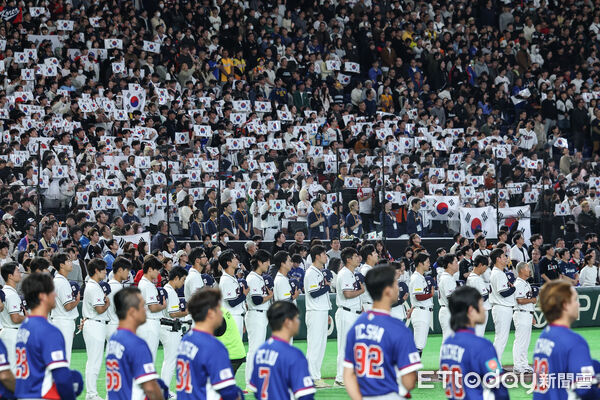 ▲WBC台韓大戰，觀眾席一片太極旗海。（圖／記者林敬旻攝）