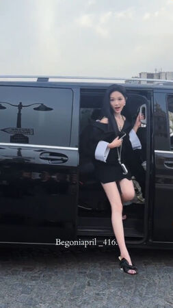 ▲▼從群嘲到熱搜！短劇女神岳雨婷出席2品牌大秀。（圖／翻攝自微博）