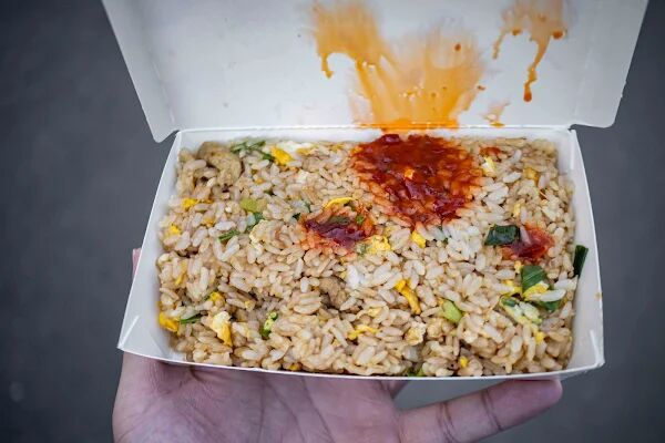 ▲▼彰化「大媽的店」，這年代還有45元肉絲蛋炒飯，還吃得到現煮的湯麵。（圖／部落客美熊提供）