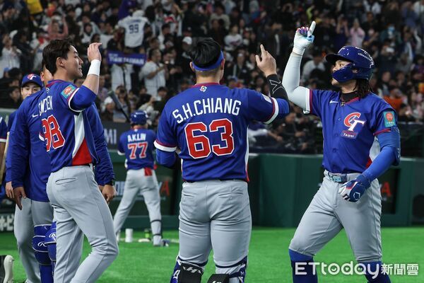 ▲張育成全壘打。（圖／記者林敬旻攝）