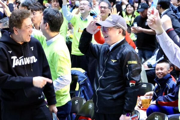 ▲▼行政院長卓榮泰出席中華電信「全台集氣 最強應援在中華」公播活動，觀賞台韓大戰。（圖／記者黃國霖攝）