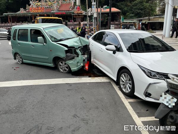 ▲北投公館路發生一起追撞多輛汽機車的連環車禍、幸無人受傷。（圖／記者張君豪翻攝）