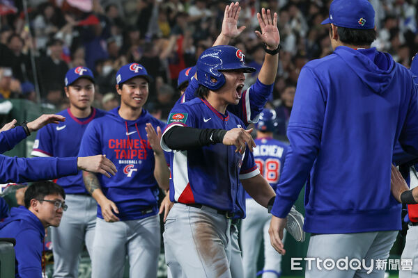 ▲中華隊陳傑憲上場跑壘跑回超前分。（圖／記者林敬旻攝）