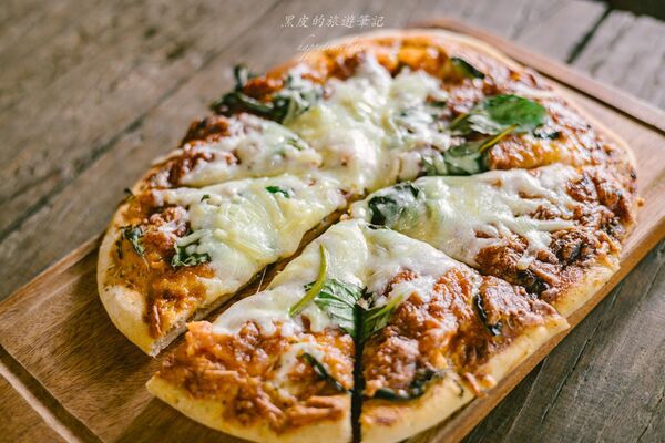 ▲▼龍潭最隱密樹屋窯烤麵包「郭爸龍潭樹屋」，一周只營業三天。（圖／部落客黑皮提供）