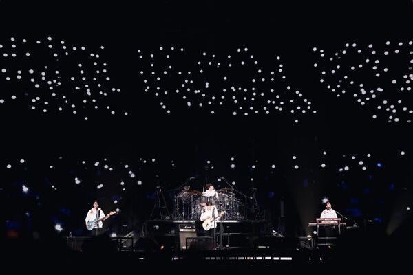 ▲▼ DAY6實力熱唱 十週年高水準演出。（圖／Live Nation Taiwan提供）