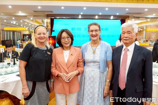 ▲高雄議長康裕成在澳洲跨海祝福婦女節快樂             。（圖／記者吳奕靖翻攝）