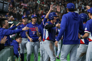 全家挺中華隊喊到「燒聲」球迷笑：贏就值得　醫搖頭曝恐怖下場