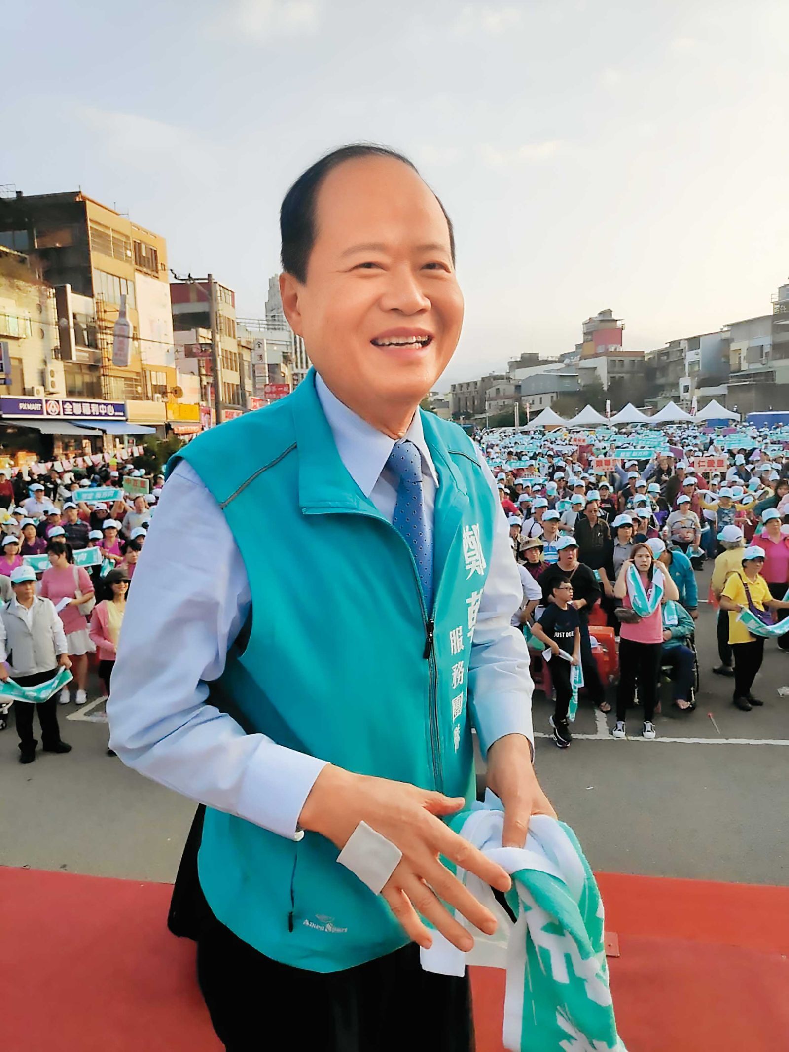 前國民黨籍新竹縣長鄭永金（圖）與兒子鄭朝方遭控收錢不認帳。（翻攝鄭朝方臉書）