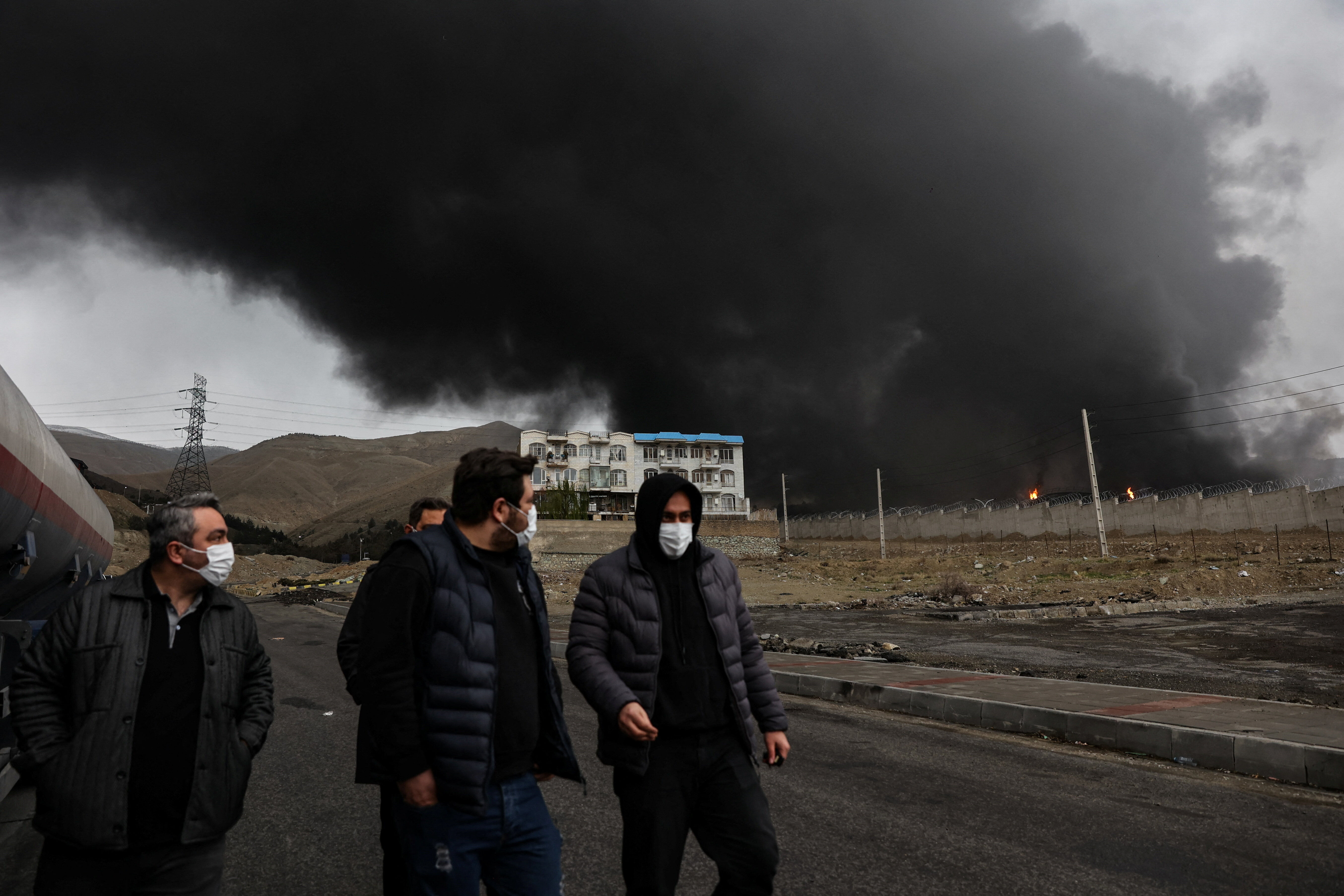 ▲▼ 以色列空襲伊朗石油設施。（圖／路透）