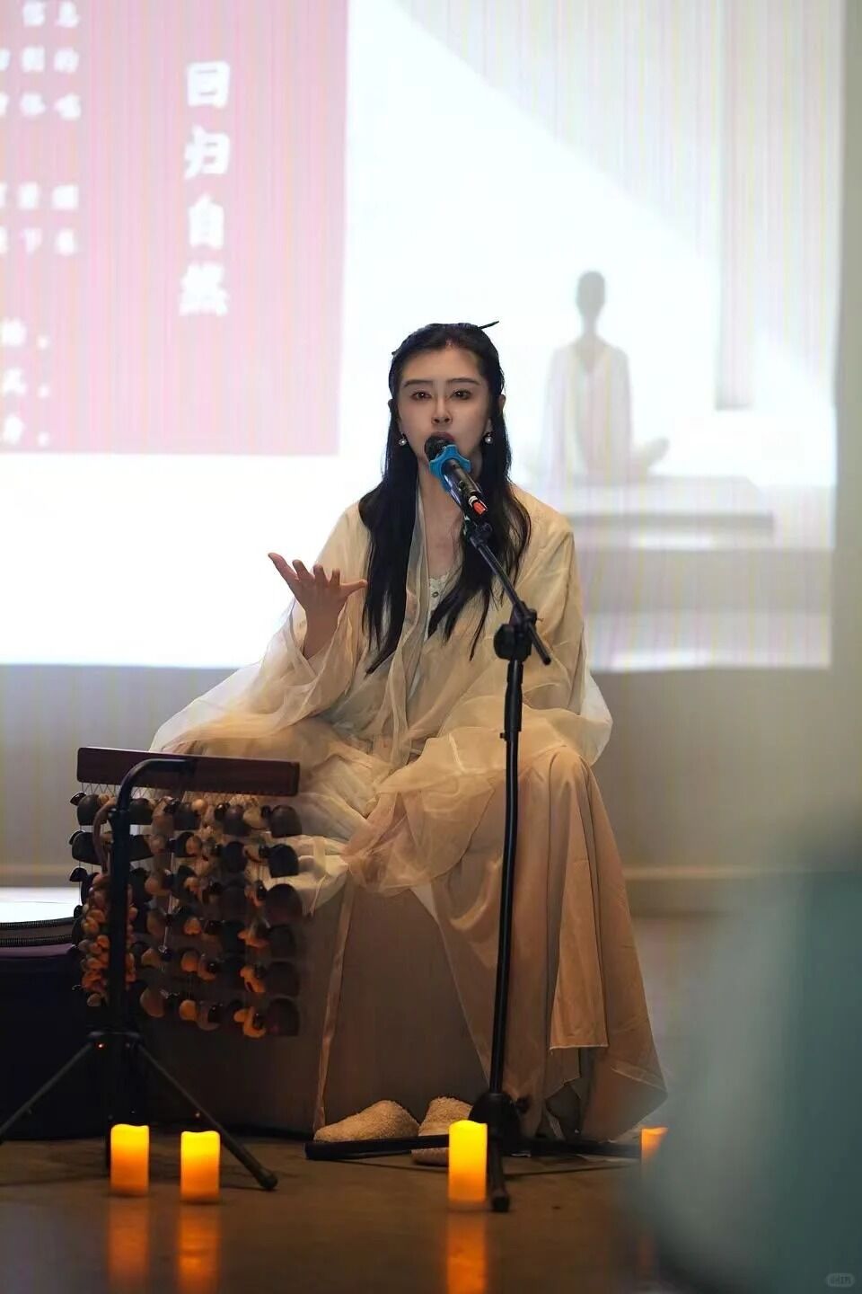 ▲▼59歲王祖賢現身頌缽會美照瘋傳。（圖／翻攝自小紅書）