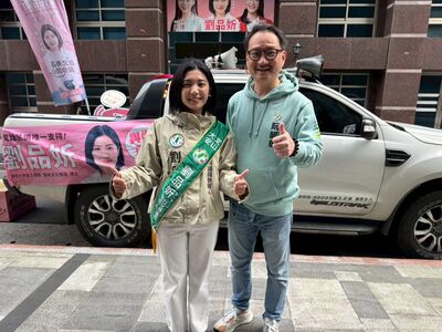 阮昭雄力挺劉品妡進北市議會　喊話大安文山鄉親9至15日顧電話