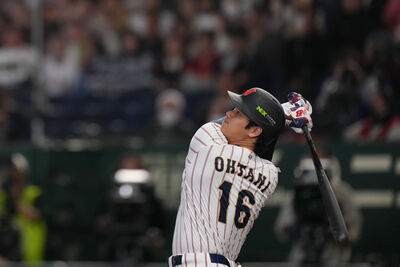 睽違60年天覽試合！天皇親臨東蛋　大谷翔平前兩打席熄火、日本開賽苦戰