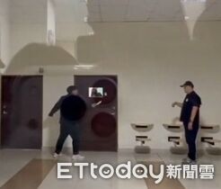 嘉義17歲男闖校園揮舞器械！學生緊急疏散　保全、員警聯手制伏