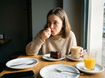 很多人飯後都在做！「5個習慣」讓體重不知不覺往上升