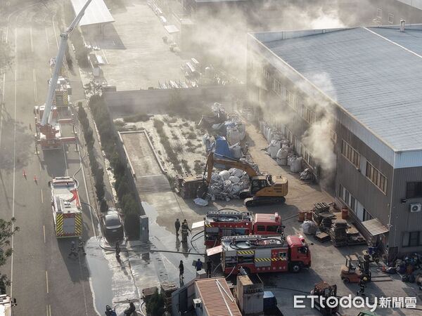 ▲▼雲林斗六一處工廠起火。（圖／記者游瓊華翻攝）
