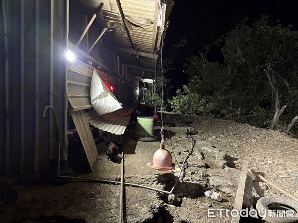 ▲▼花蓮分署前往台東縣池上鄉「雞世界商號」頒贈「友善黑熊夥伴」掛牌。（圖／花蓮分署提供，下同）