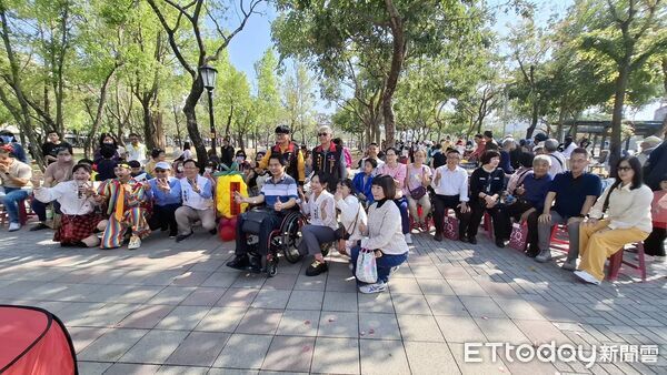 ▲▼   張啓楷、林昱孜東區服務處揭牌 結合婦女節派對宣示打造親子友善嘉義市  。（圖／記者翁伊森翻攝）