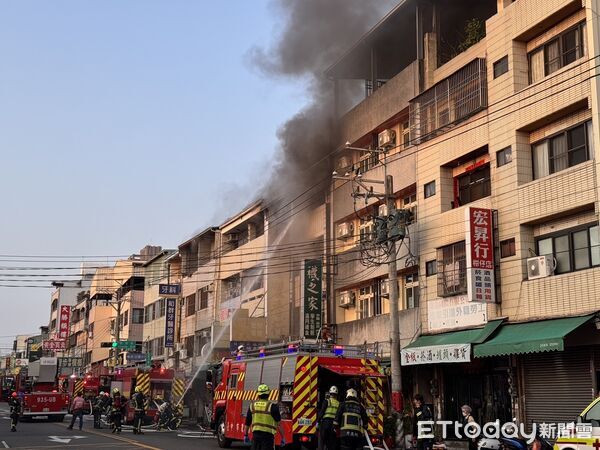 ▲台中北屯民宅火警，疑廟會沖天炮飛入釀禍。（圖／民眾提供）