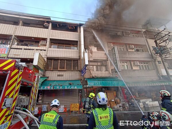 ▲台中北屯民宅火警，疑廟會沖天炮飛入釀禍。（圖／民眾提供）