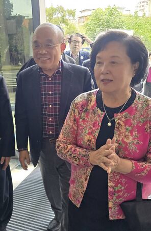 ▲▼ 蘇貞昌夫婦、李鑼都到場朝聖楊烈。（圖／印太戰略智庫提供）