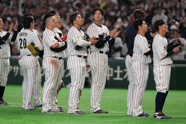 ▲日本睽違60年天覽試合奪勝！大谷翔平率隊致意　東京巨蛋掌聲雷動。（圖／達志影像／美聯社）