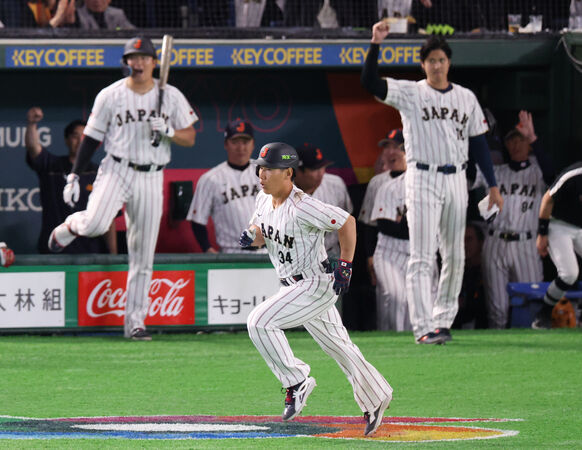 ▲日本隊吉田正尚敲出逆轉兩分砲。（圖／達志影像／美聯社）