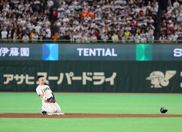 ▲日本隊牧秀悟在滿壘時刻且輪到大谷翔平打擊時離壘過遠遭牽制出局。（圖／達志影像／美聯社）