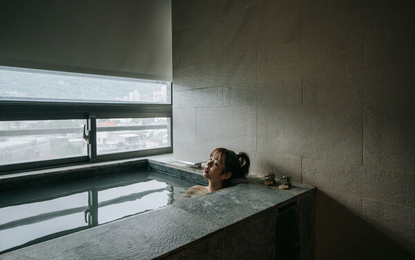 ▲老爺酒店集團首度攜手王品集團推出「開工in援 Check in, Dig in！」聯合住房專案，即日起至4月30日，預訂集團旗下8家指定飯店，雙人入住每晚最低2,868元起。（圖／業者提供）