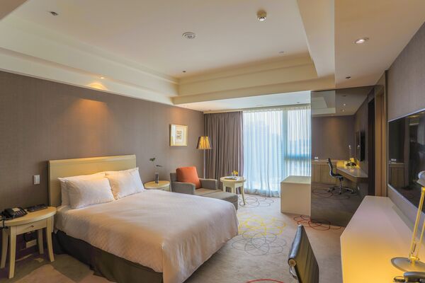 ▲老爺酒店集團首度攜手王品集團推出「開工in援 Check in, Dig in！」聯合住房專案，即日起至4月30日，預訂集團旗下8家指定飯店，雙人入住每晚最低2,868元起。（圖／業者提供）