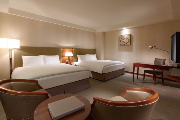 ▲台中港酒店迎接開幕13周年，今年以「回家」為主軸推出整合住房、餐飲與館內體驗的系列專案。（圖／業者提供）