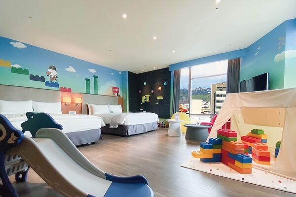 ▲台中港酒店迎接開幕13周年，今年以「回家」為主軸推出整合住房、餐飲與館內體驗的系列專案。（圖／業者提供）