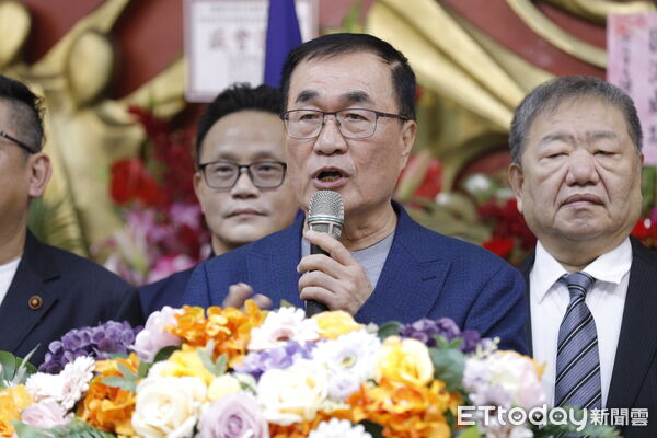 ▲▼新北市議會黨團今日舉辦就職暨交接典禮，國民黨主席鄭麗文、新北市長侯友宜，以及即將代表國民出戰新北長選舉的李四川都到場。（圖／記者湯興漢攝）