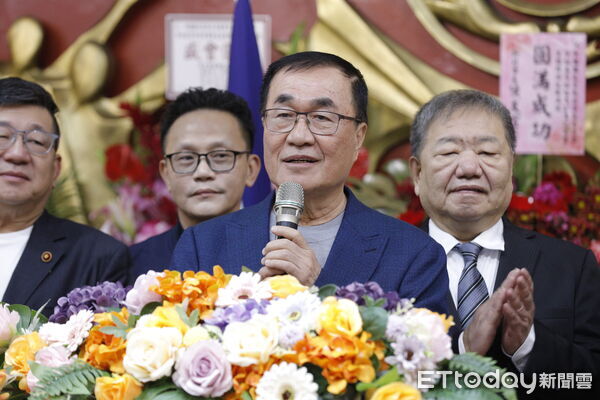 ▲▼新北市議會黨團今日舉辦就職暨交接典禮，國民黨主席鄭麗文、新北市長侯友宜，以及即將代表國民出戰新北長選舉的李四川都到場。（圖／記者湯興漢攝）