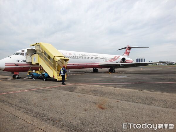 ▲▼高雄分署將於3/17拍賣遠航客機，底價800萬起標。（圖／記者吳世龍翻攝）