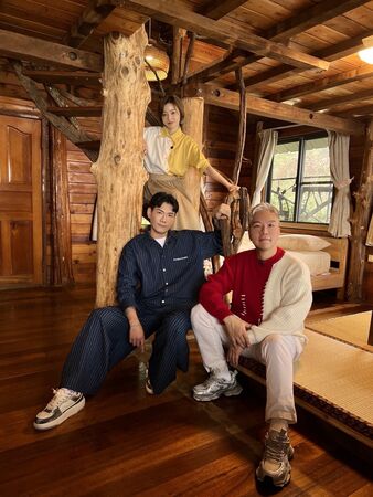 ▲王瞳與小鹿、阿甘到嘉義瑞里春遊。（圖／民視提供）