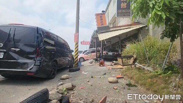 ▲雲林一輛轎車因不明原因失控撞入路邊殯儀館。（圖／記者游瓊華翻攝）