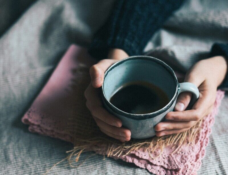 睡前喝這杯 腰圍小一圈！神級「晚安燃脂水」能淨化肝臟穩定血糖，讓妳邊睡邊瘦